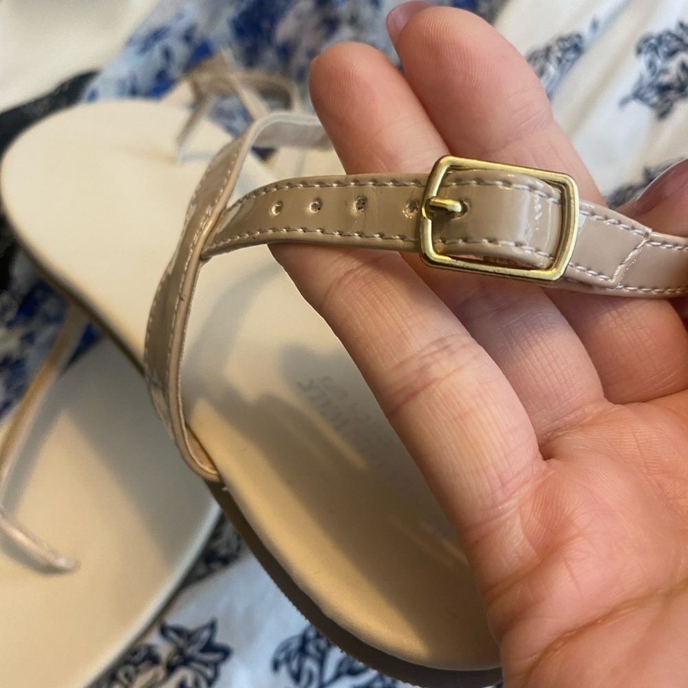 Benjamin Walk Touch Ups Nude Patent Thong Sandals - Picture 5 of 8